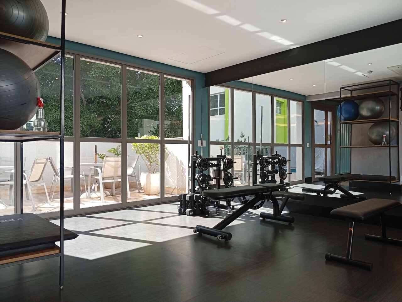 apc1-f12_Easy-Resize.com